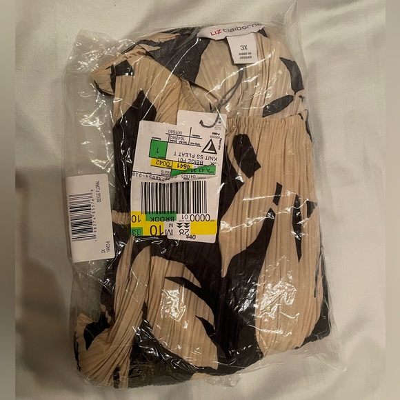 Liz Claiborne tencel knit flowy pleated top size 3X black and beige floral NWT - Picture 4 of 4